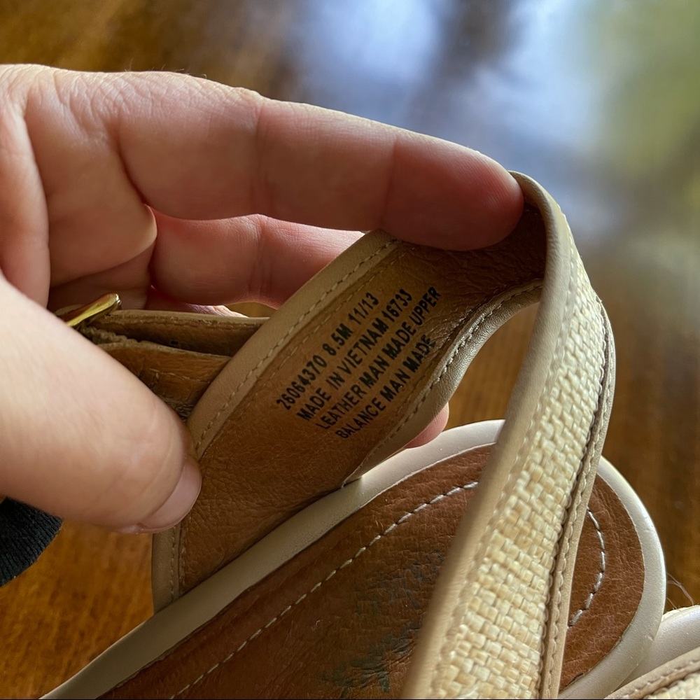 Clarks EUC Sanford perfect for sundresses - Picture 4 of 9